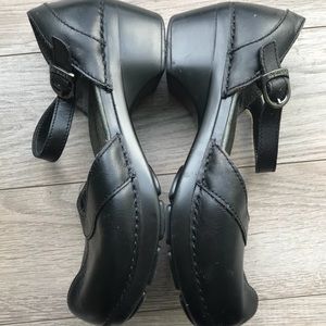 Black Mary Jane Danskos